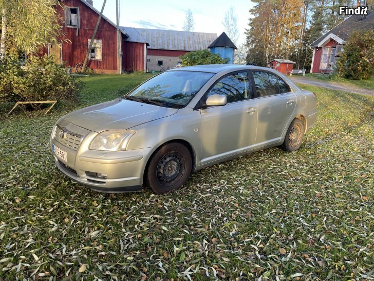 Myydään Toyota Avensis