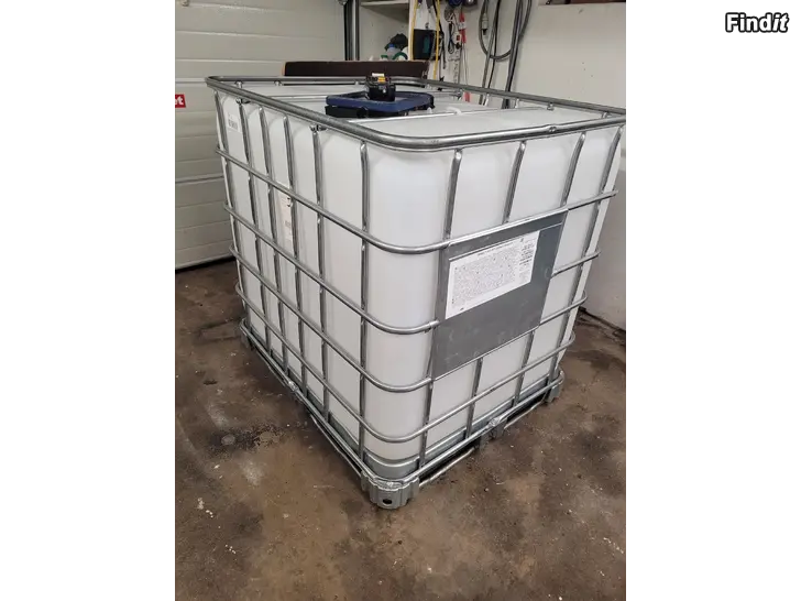 Myydään 1000ltr astia