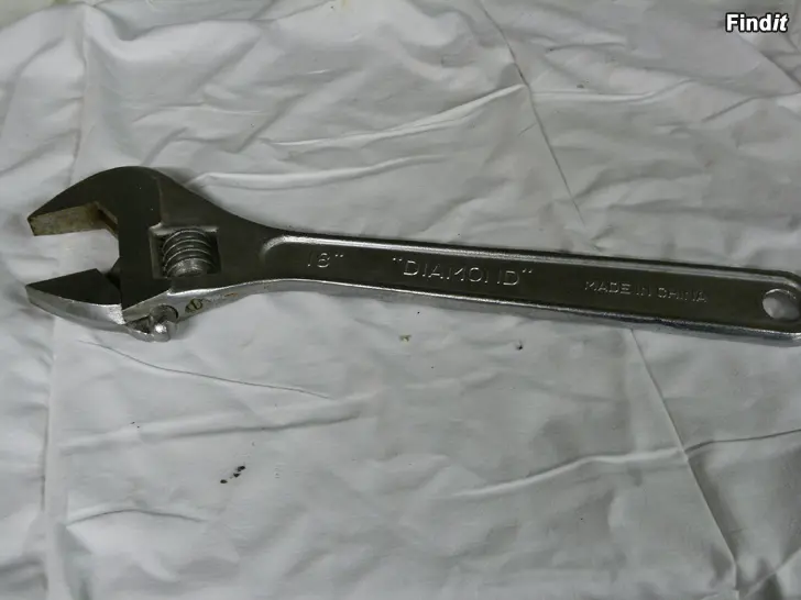 Säljes Stor skiftnyckel