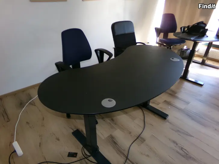 Myydään Datorbord Skrivbord i Vasa höj och sänkbar