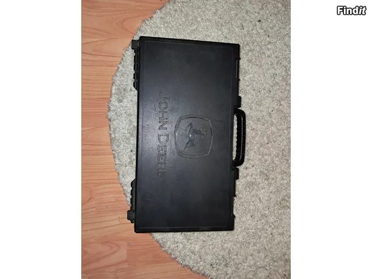 Säljes John Deere työkalusetti