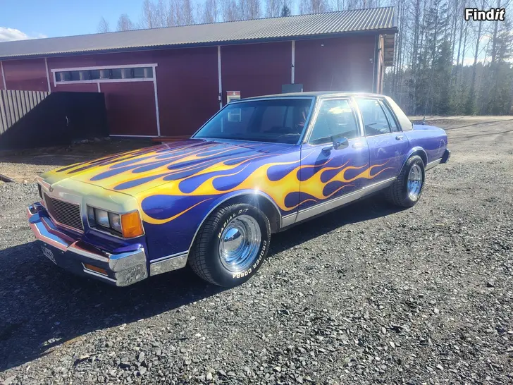 Myydään Chevrolet liekki Caprise