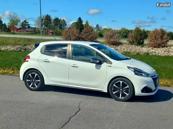Myydään Peugeot 208 Style VTi 82hv 5-ov.-17