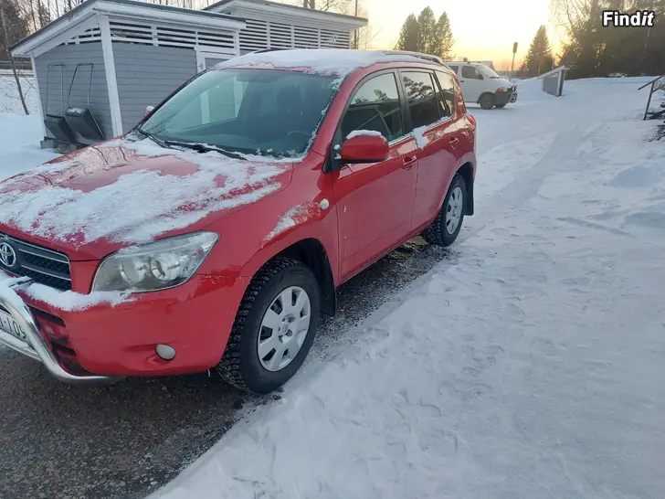 Myydään Toyota rav4