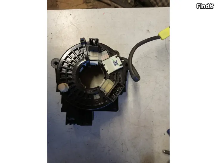 Myydään Nissan Juke 2013 turvatyynyn kierukka asentotunnistemella