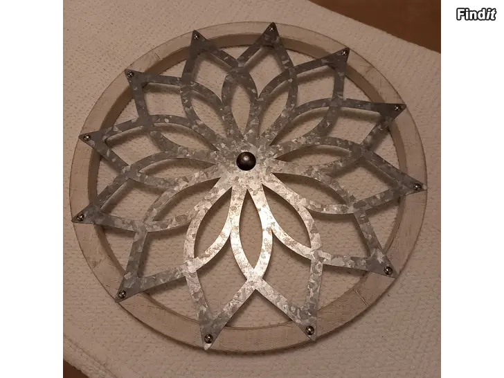 Säljes Seinäkoriste, halk. 45 cm