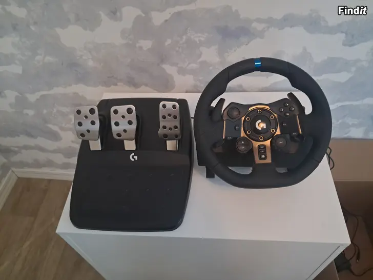 Säljes Logitech G923 ratt+pedaler. ps5/ps4/pc