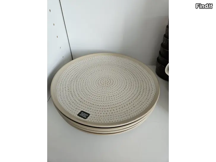 Säljes 4 st nya marimekko oiva tallrikar 25 cm