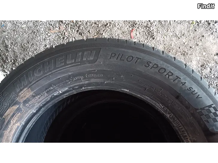 Myydään Michelin pilot sport 4 suv Renkaat