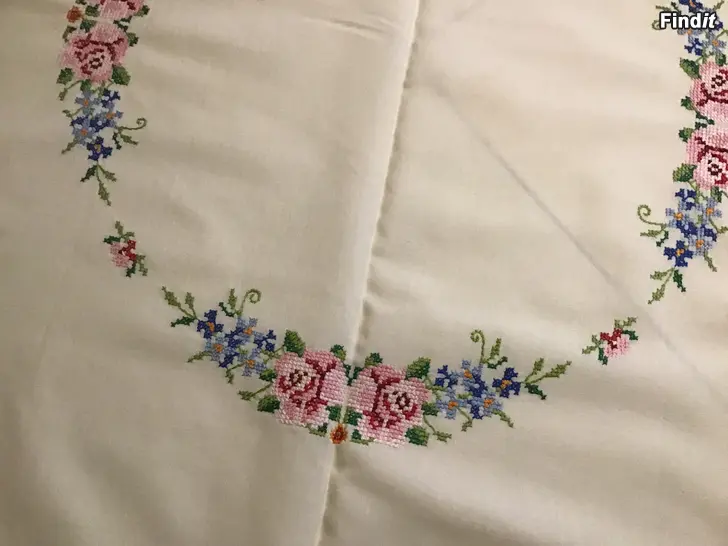 Säljes En vacker handbroderad duk