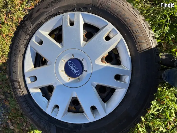 Säljes Nästan nya vinterdäck. Michelin Ice-North 4 185/65 R 15