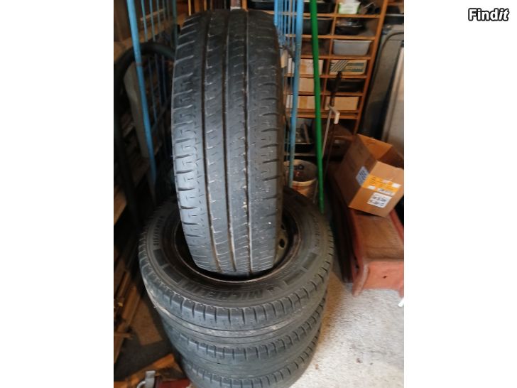 Myydään C renkaat 215/65R16 C kesärenkaat vanteella 5x115 jaolla keskireikä 65mm