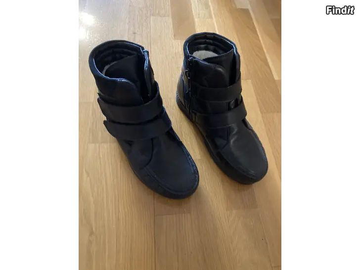 Säljes Kvalitativa dam senior vinterskor storlek 39