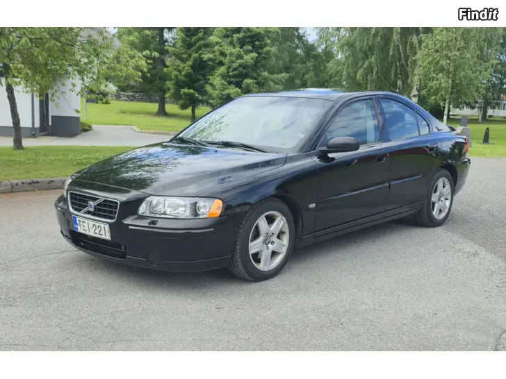Myydään Volvo s60 2.4i 170hv automaatti vm-2005