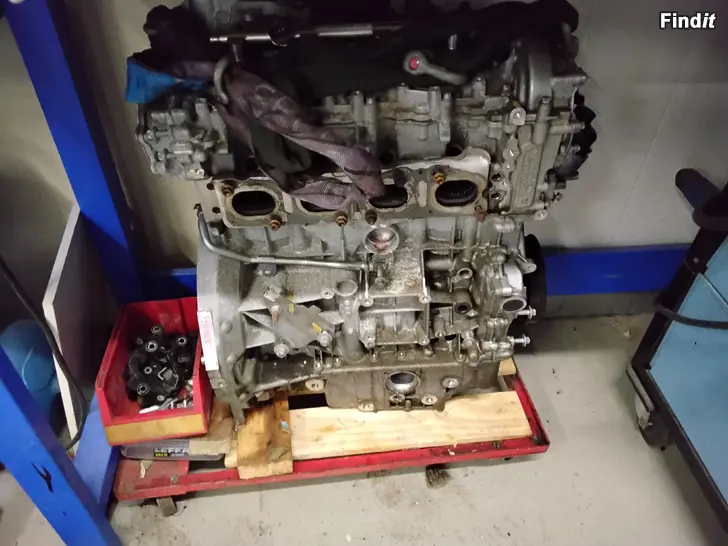 Myydään Md w205 2,0 bensa mottori