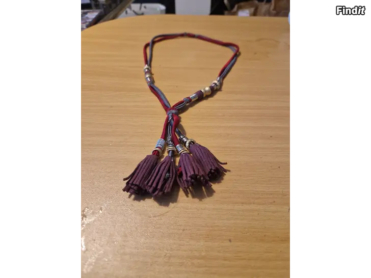 Säljes 2 halsband