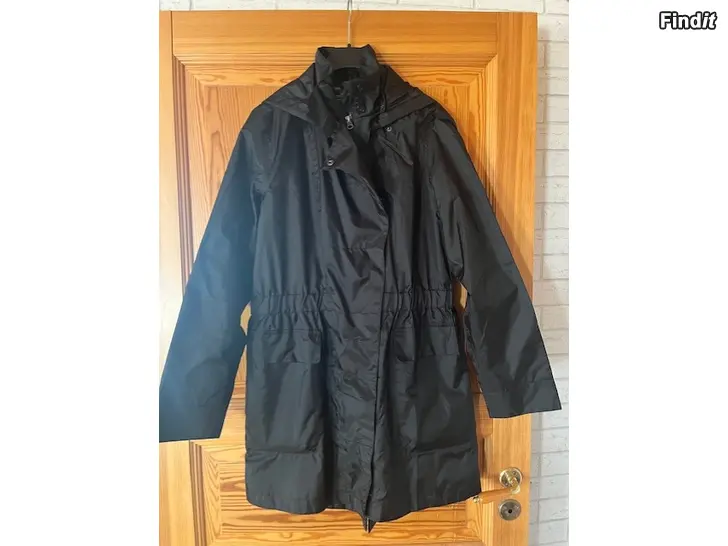 Myydään Musta naisten sadetakki