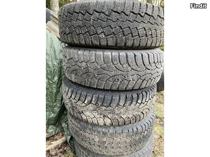 Myydään Transportter nastarenkaat