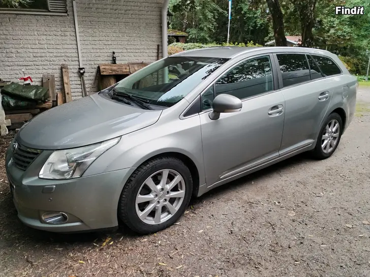 Myydään Toyota Avensis 2011 farkku 2.2 D4D