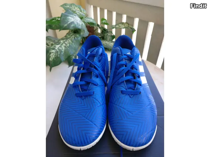 Säljes Nya Adidas Nemeziz tango sportskor