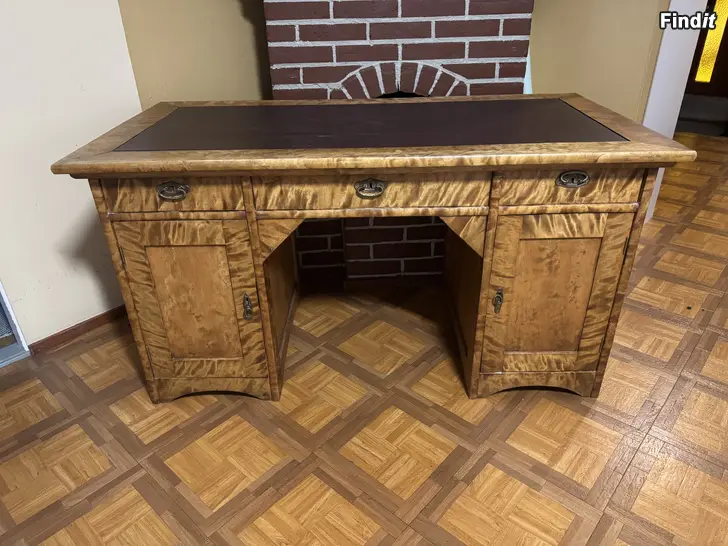 Myydään Kirjoituspöytä