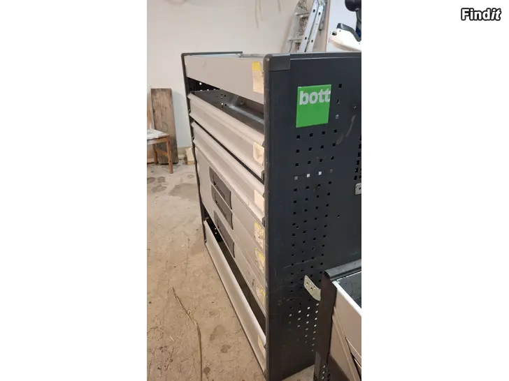 Myydään Paket bils hyllor