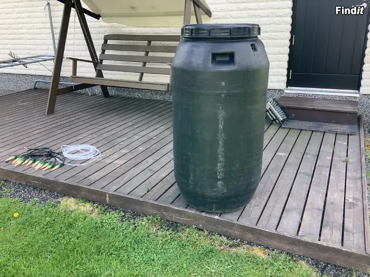 Myydään 200 L vesisäiliö ja Blumat kastelujärjestelmä