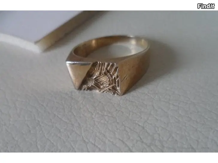 Myydään Hopeinen kullattu sormus koko 21