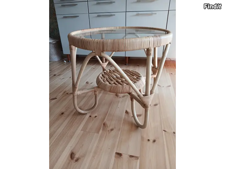Säljes Parolan Rottinki bord