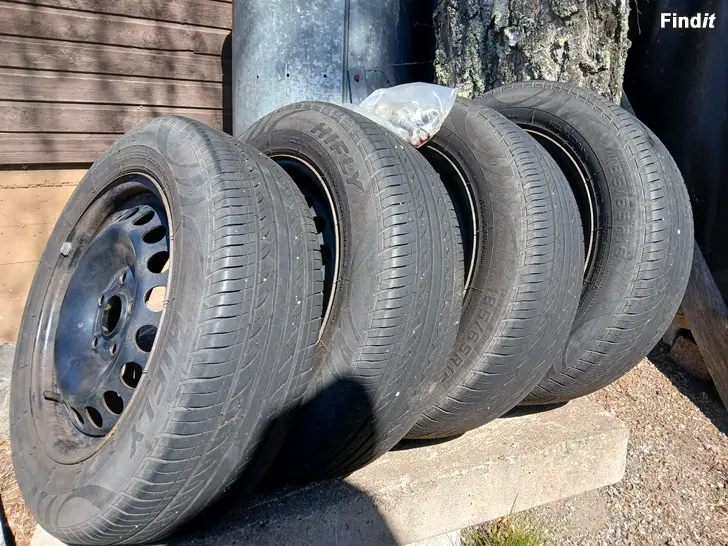 Myydään VW/Skoda 185/65R15 hyvät kesärenkaat ja kaikki muut joissa 5x112 jako