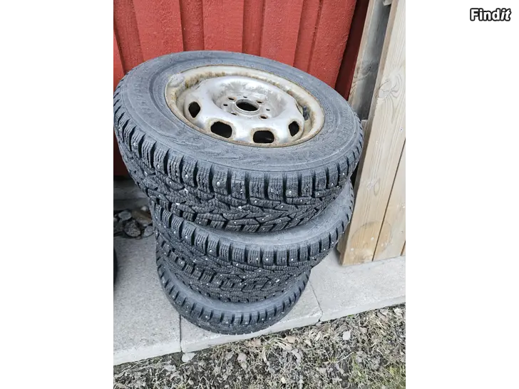Myydään Nastarenkaat 13-tuumaa 4x100