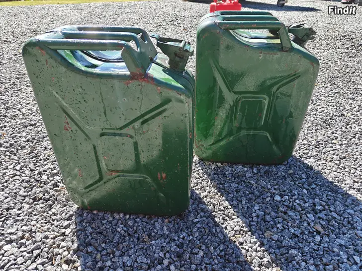 Säljes Jerrykannor V