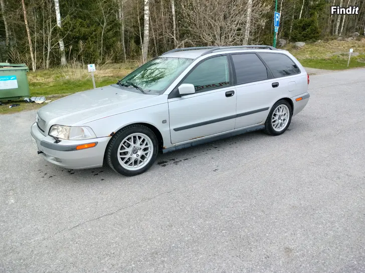 Säljes Volvo v40 2.0 T4 200 hv Turbo Automatic