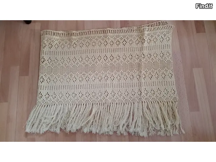 Myydään Verhokappa pitsiä korkeus 41cm ja hapsut -hinta 5e