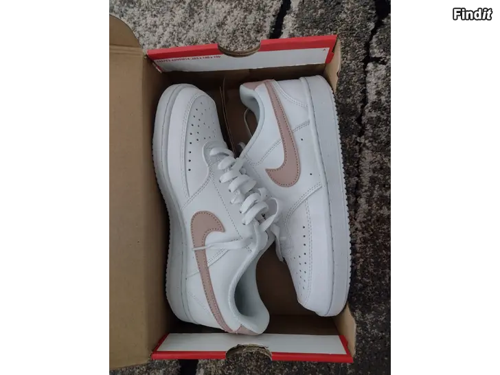 Myydään Nike kengät