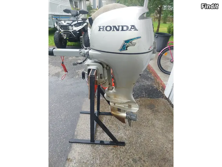 Myydään Honda BF8D