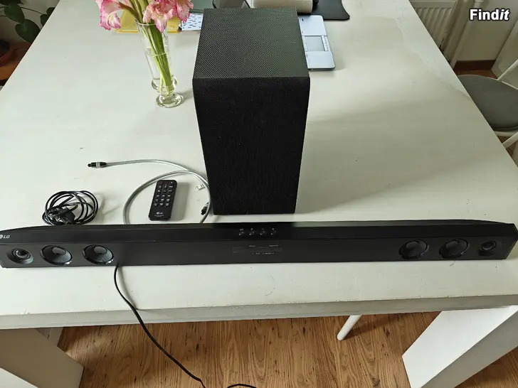 Myydään LG SQC2  soundbar ja langaton subwoofer 300W