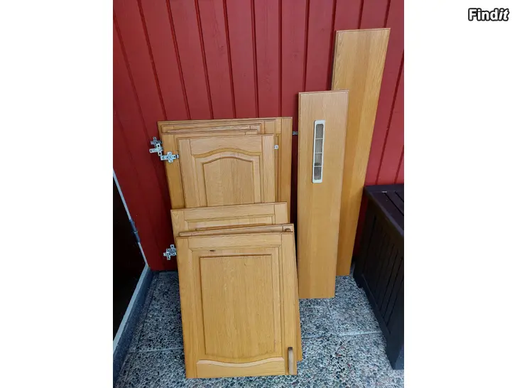 Myydään Hyväkuntoisia keittiökaappien ovia 8 kpl TARJOA