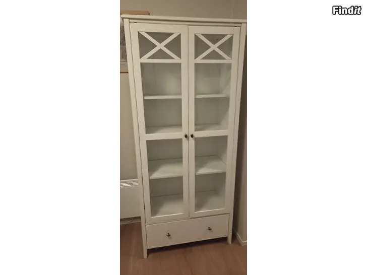 Säljes Vitrinskåp säljes