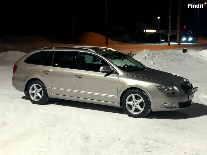 Säljes Skoda SuperB 1.6 TDi 105hv Comfort GreenLine Farm.2 hengen paku