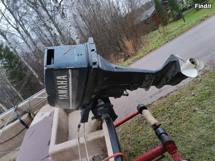 Säljes 4.5 meter båt med Yamaha snurra