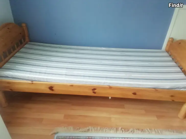 Säljes Helträ säng 80x200 cm