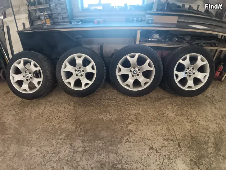 Myydään BMW X5 E53 Style 63 Fälgar  däck