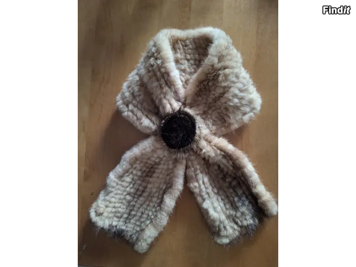 Säljes Halsduk av päls