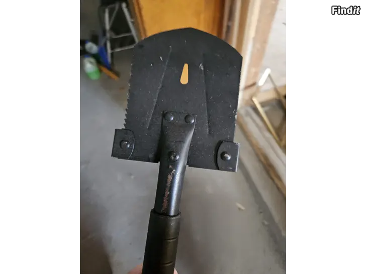 Säljes Vass spade med kompass