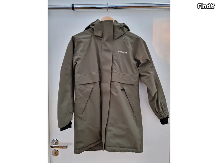 Myydään Didrikson talvitakki koko 140