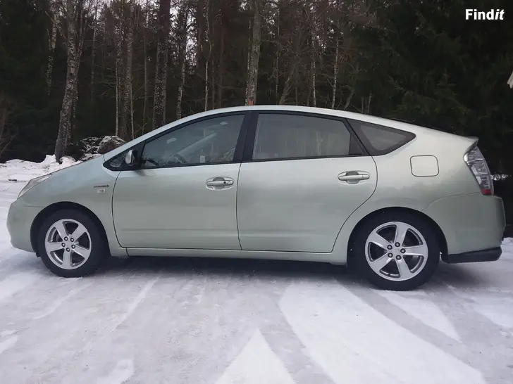 Säljes Toyota Prius nybesiktad och i toppskick