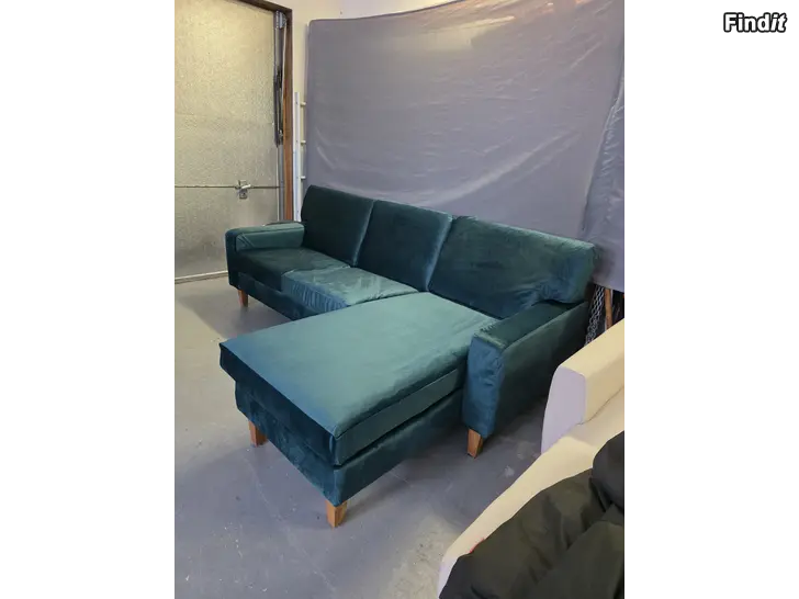 Säljes Nyrestaurerad divansoffa i grön sammet