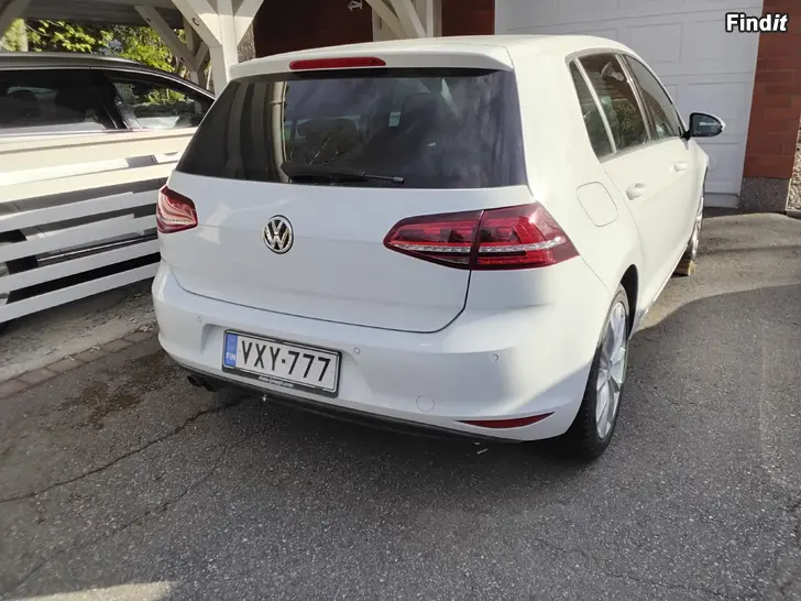 Myydään Volkswagen Golf 2016 1.4 kolaroitu