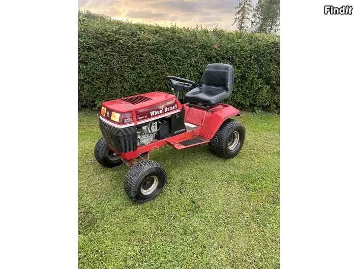 Säljes Wheel Horse traktorklippare, kärra